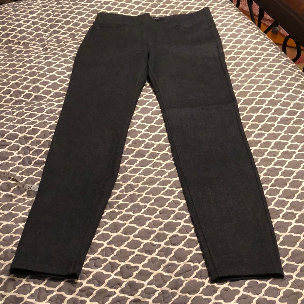 Dressy grey skinny pant NWOT from non smoking